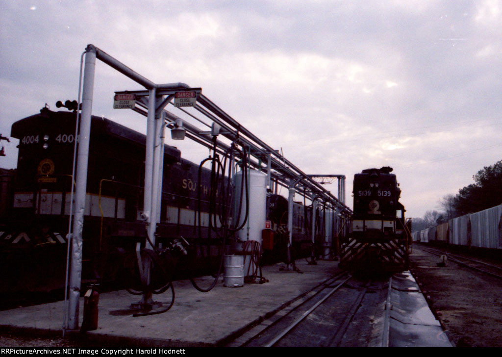 SOU 4004 & 5139 sit at the fuel racks